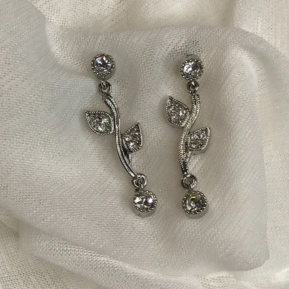 👗Pierced Earrings | Silver Tone Drop w/ Crystals - Picture 5 of 6